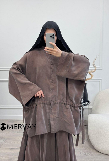 Ensemble Satiné à Cordon – Élégance et Fluidité