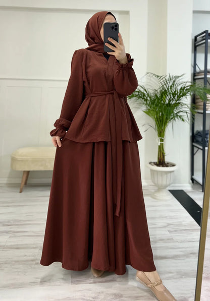 Ensemble Mervay – Élégance en Crêpe Ayrobin