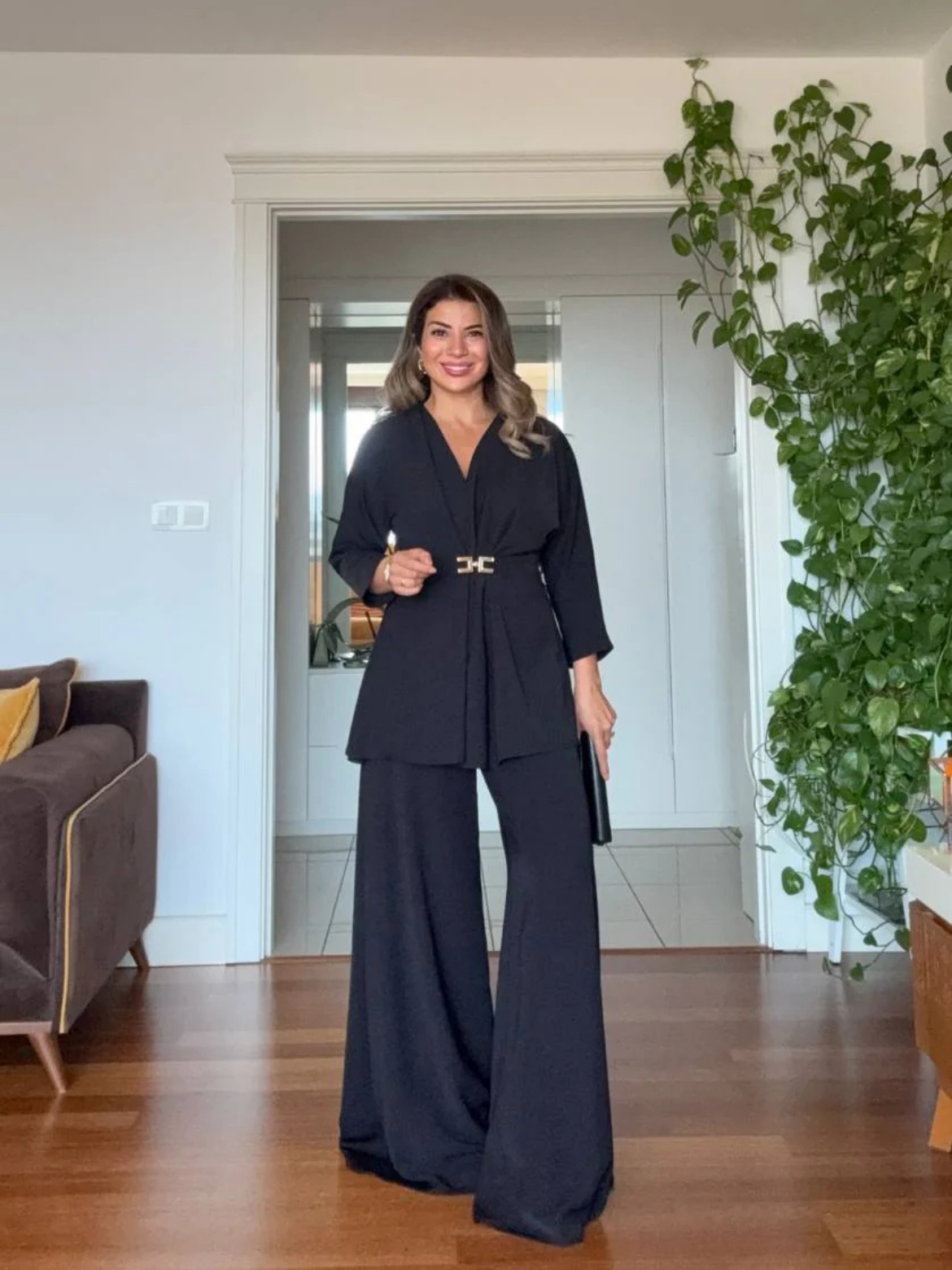 ENSEMBLE AVEC DÉTAIL DE BOUCLE DORÉE
