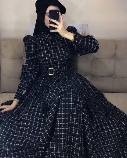 Robe Mervay – Élégance Carreaux Noir et blanc